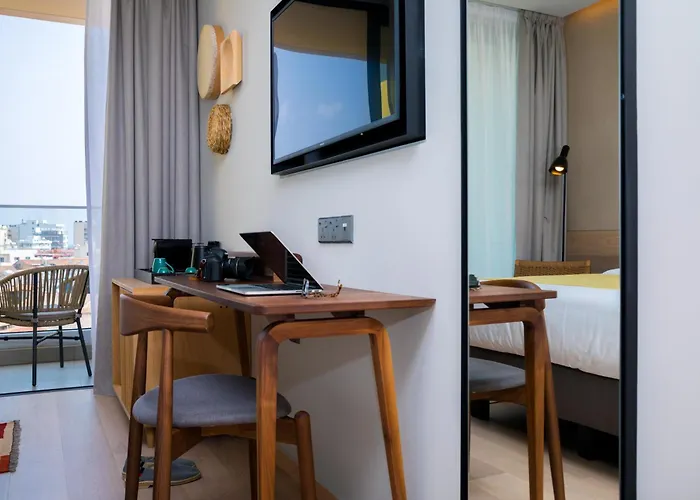 Indigo By Ihg-adults Only 4* لارنكا